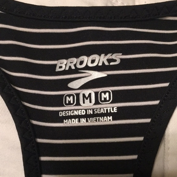 Brooks athletic top Size Medium - Picture 6 of 6